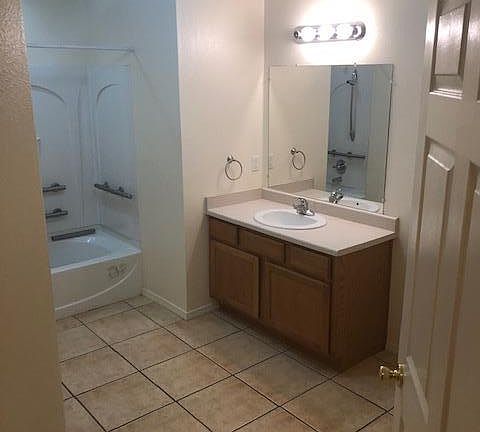 4th image of 1918 Buena Vista Dr SE APT B