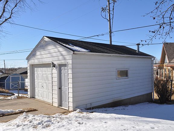 2nd image of 1403 Harriet Ave