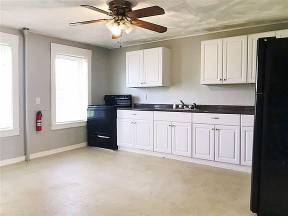 3rd image of 9 Taylor Dr