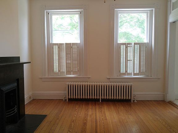 3rd image of 2312 Stuart Ave