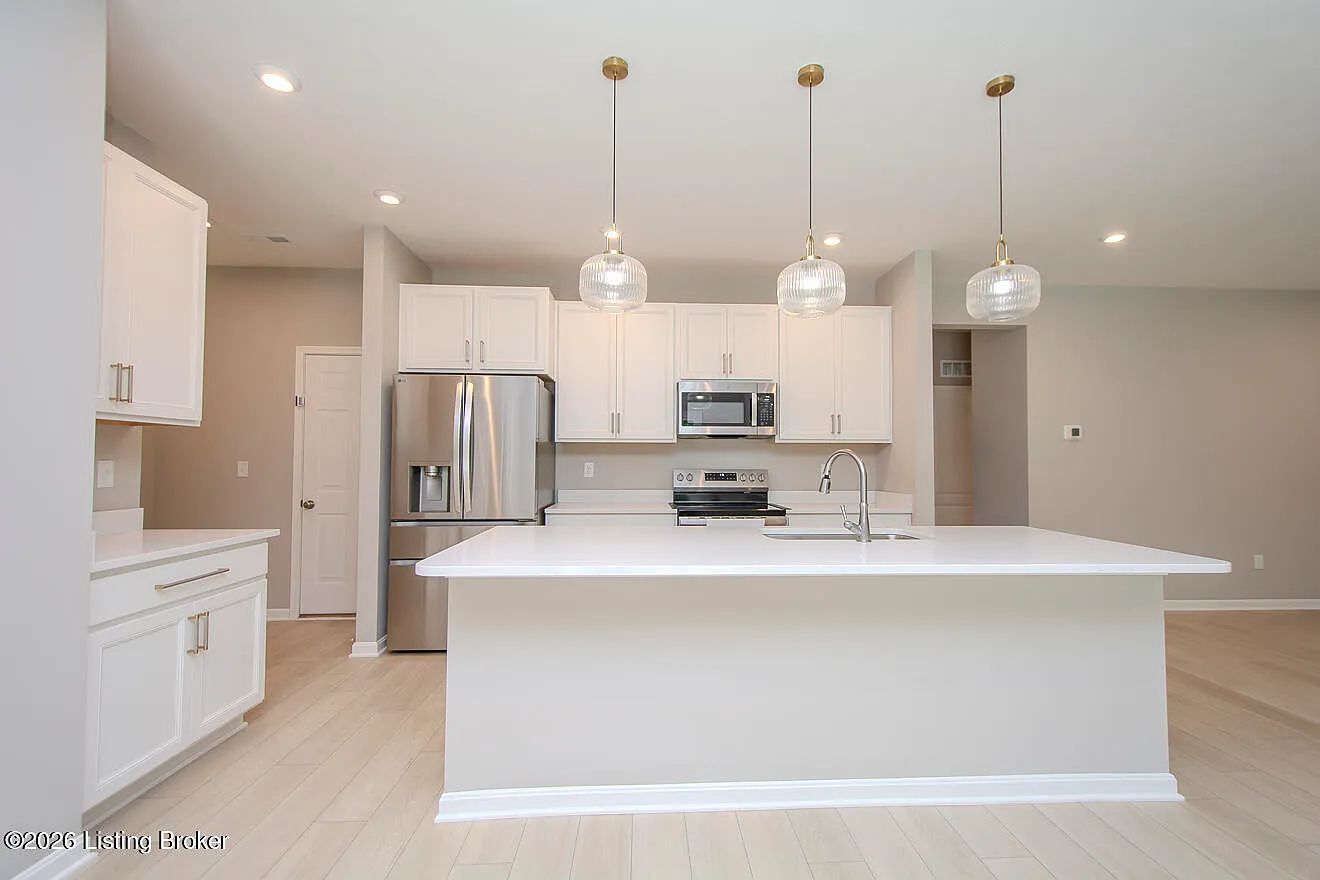 5 bed, 3.0 bath, 2829 sqft, $3,400 — Photo 2