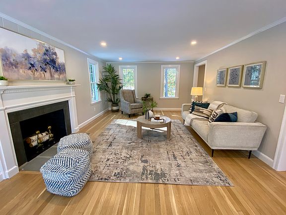 Formal living room w/fireplace