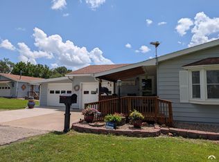 1203 N 1800th Rd, Lawrence, KS 66049