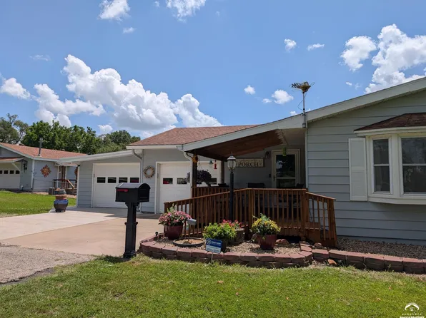 1203 N 1800th Rd, Lawrence, KS 66049