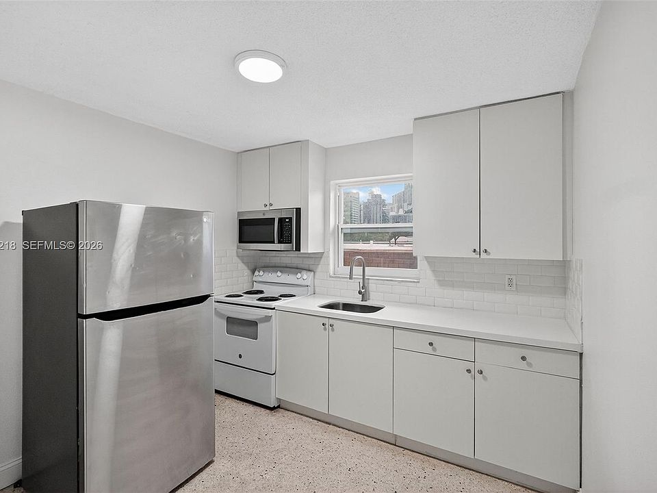 1st image of 458 SW 9th St #2