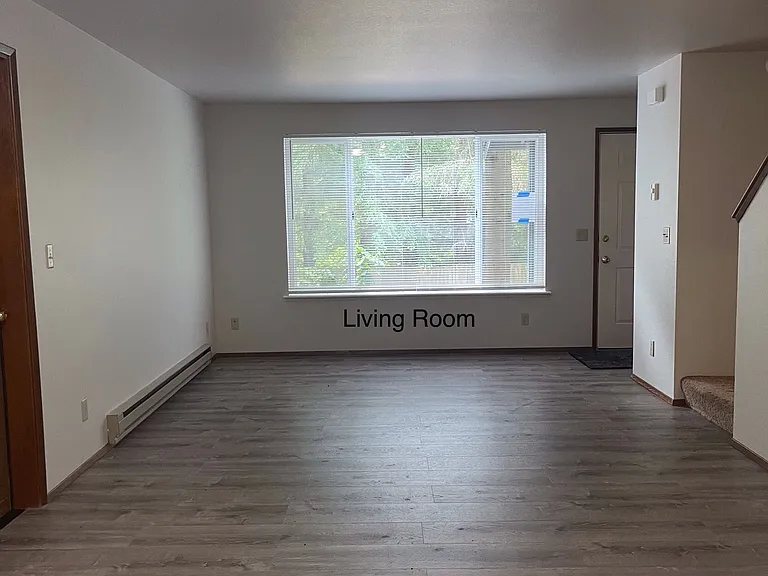 1724 NE Winters Rd — Photo 3