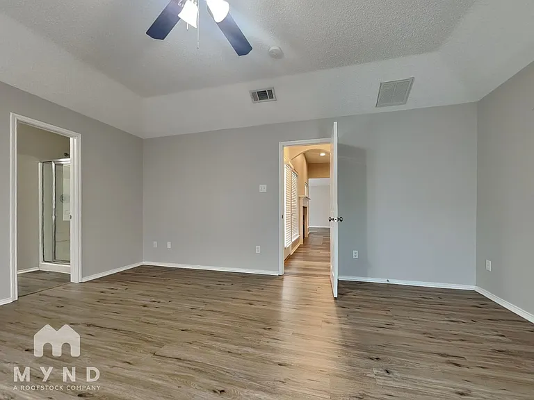 521 Denise St — Photo 14