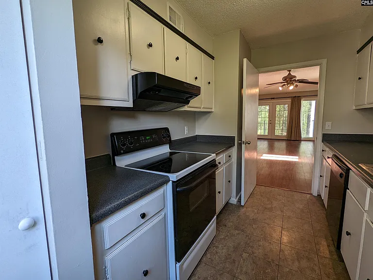1208 Bush River Rd #H4 — Photo 9