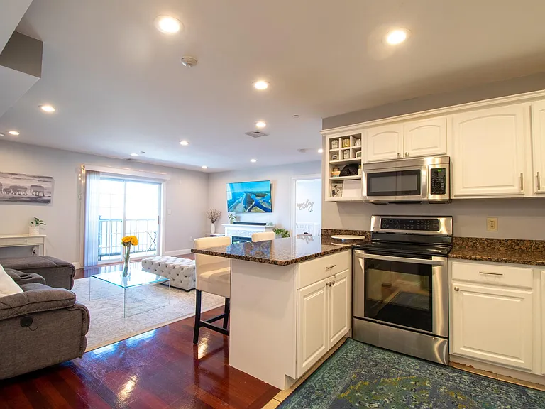 39 Fenton St #5 — Photo 3