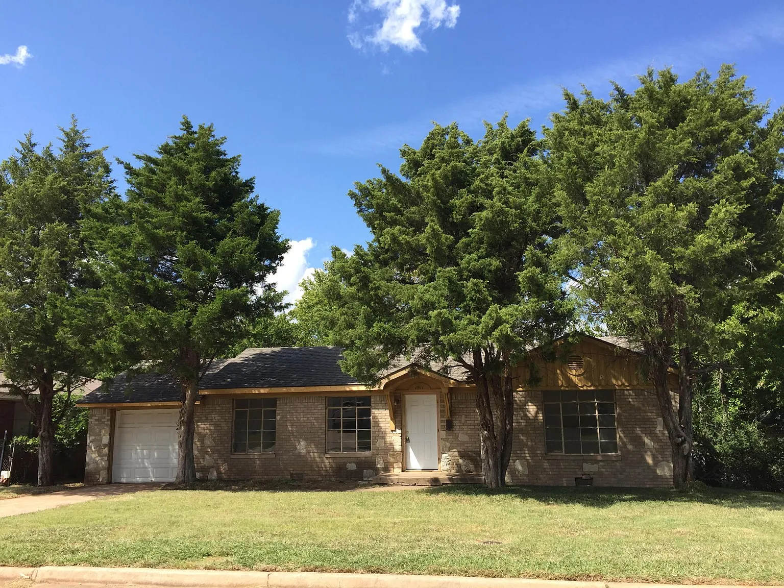 3 bed, 1072 sqft, $1,150 — Photo 1