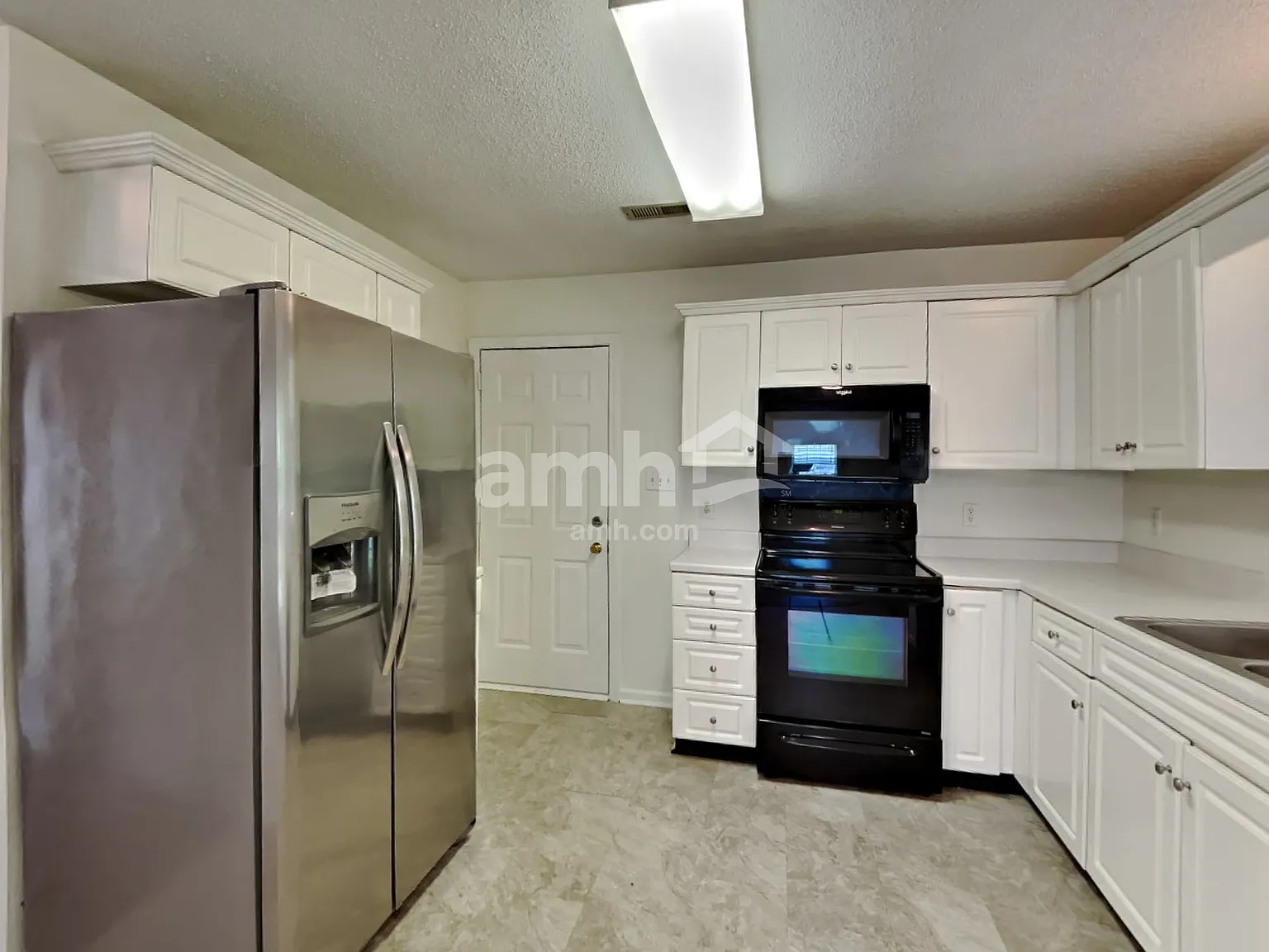 3 bed, 2.5 bath, 1738 sqft, $2,210 — Photo 3