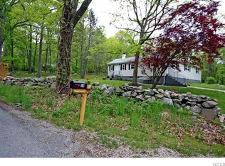 16 Peckslip Rd, Carmel, NY 10512