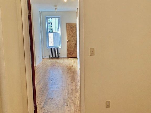 3rd image of 440 E 75th St #11