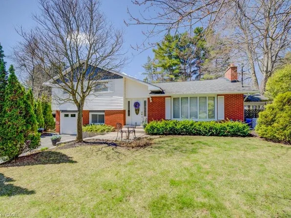 25 Carey St, Hamilton, ON L8B 0L5