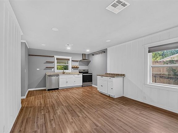 4th image of 520 SE 5TH STREET