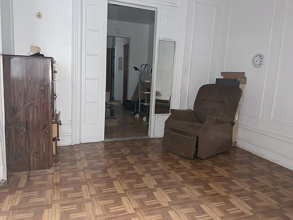 2nd image of 711 W 180th St APT 4