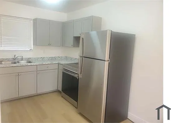 350 SW 27th Ter #A — Photo 5
