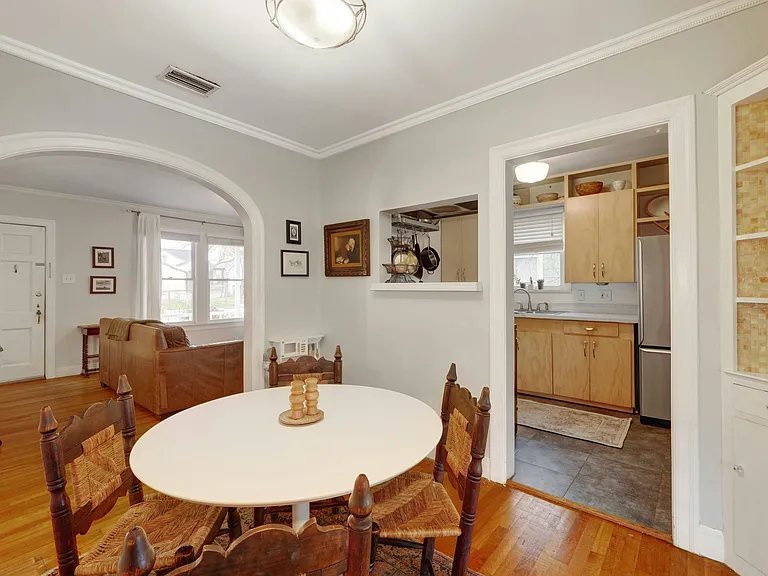 1008 E 43rd St — Photo 14