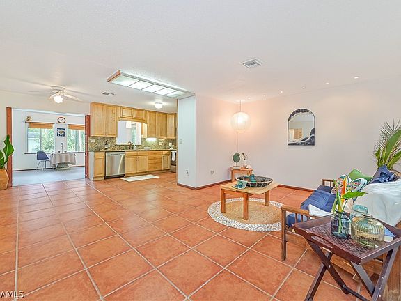 3rd image of 3599 Papaya St