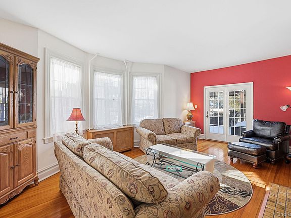 5th image of 32 Brookside Place