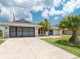 29 Bunker Rd, Rotonda West, FL 33947
