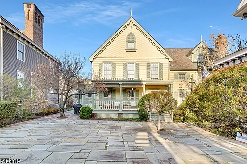 1 Murray Hill Sq Photo 1