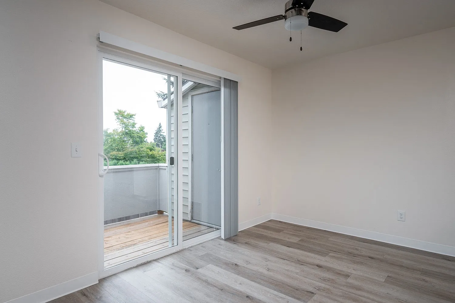 Fernwood Court Apartments — Photo 2