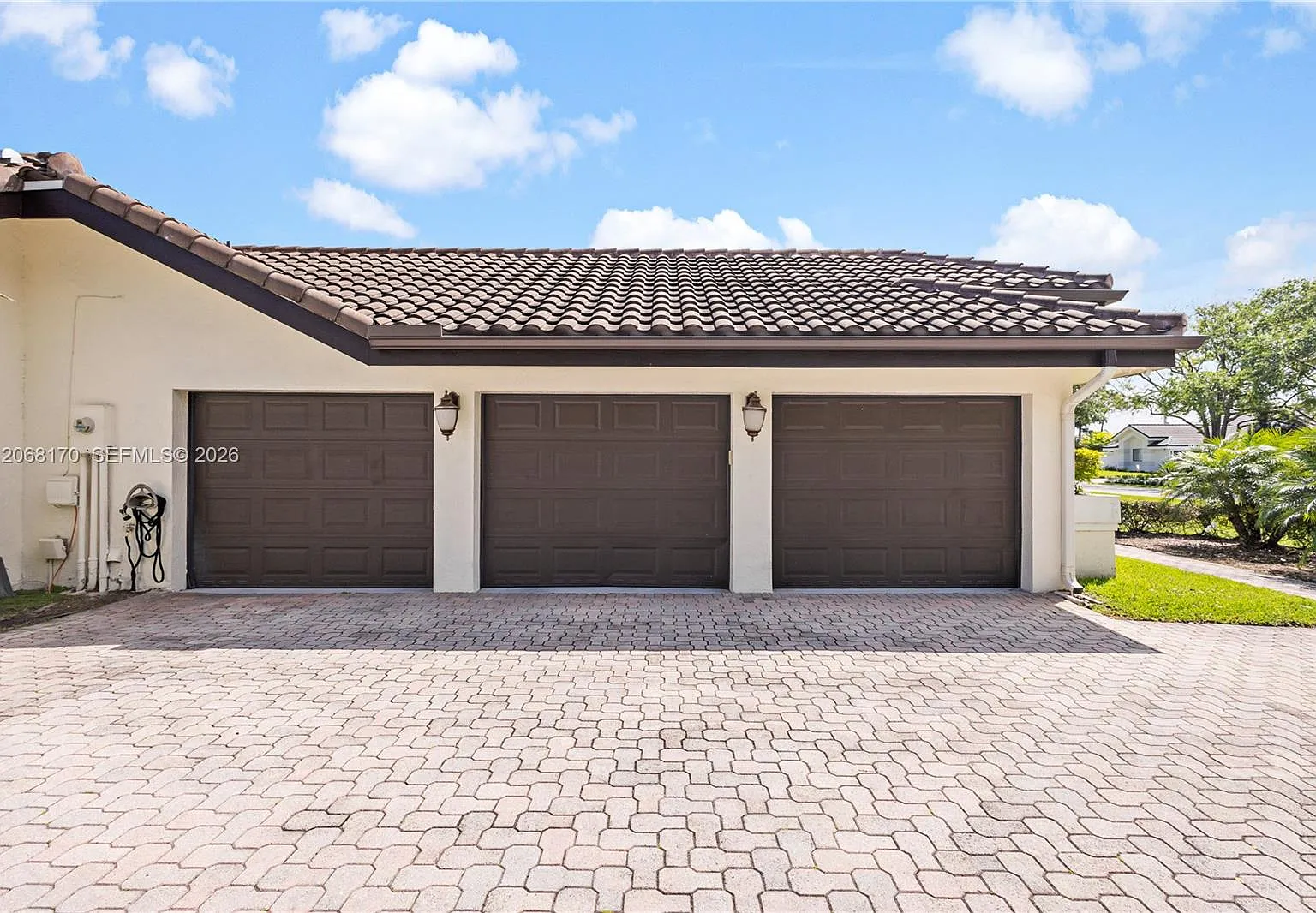 5 bed, 4188 sqft, $11,000 — Photo 2