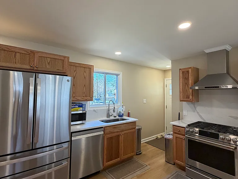 6524 Greenleaf St — Photo 3
