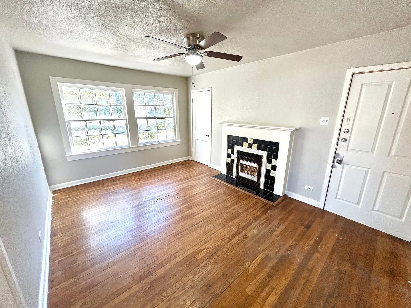 425 Maverick Street — Photo 4