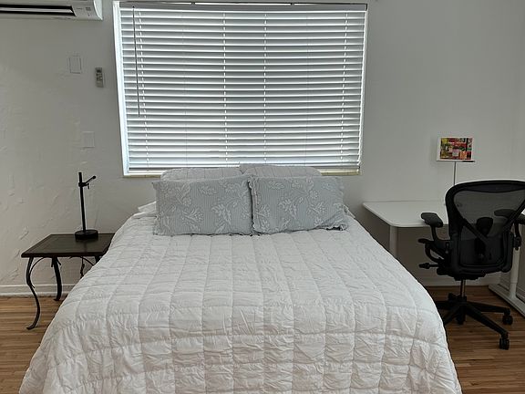 5th image of 211 Phoenetia Ave #23