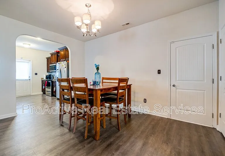 2104 Miller Ave — Photo 14