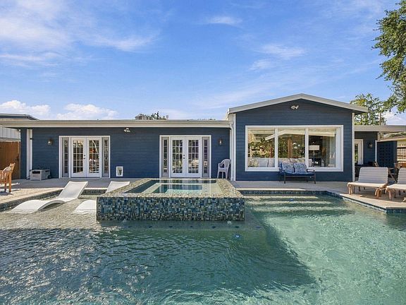 2nd image of 10 Harbor Ln