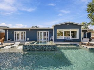 10 Harbor Ln, Kemah, TX 77565