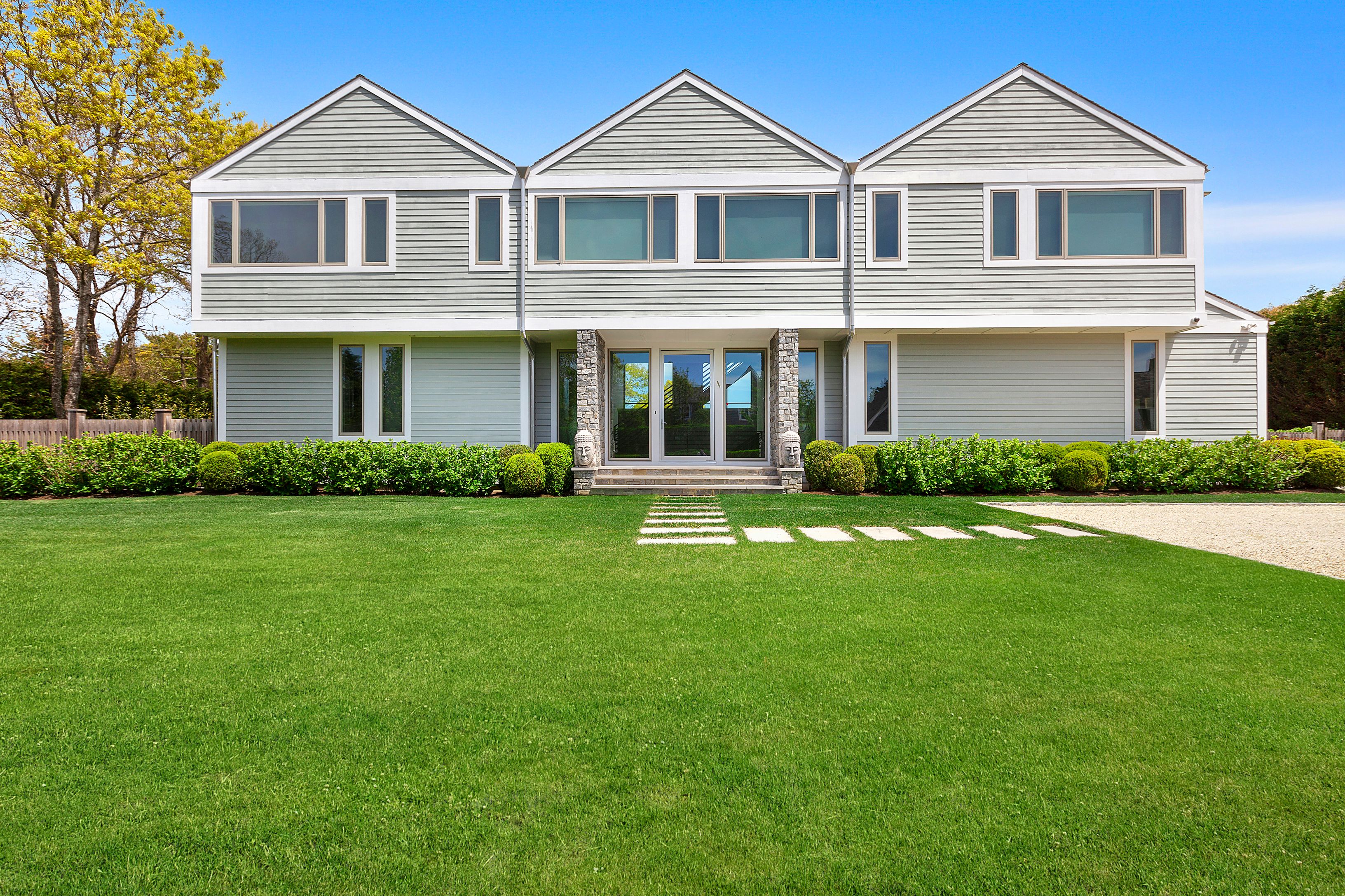 9 Roberts Ln in East Hampton Out East