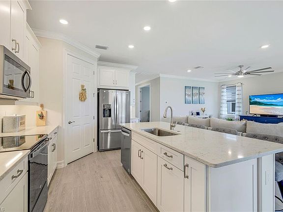 4th image of 28032 Seasons Tide AVE