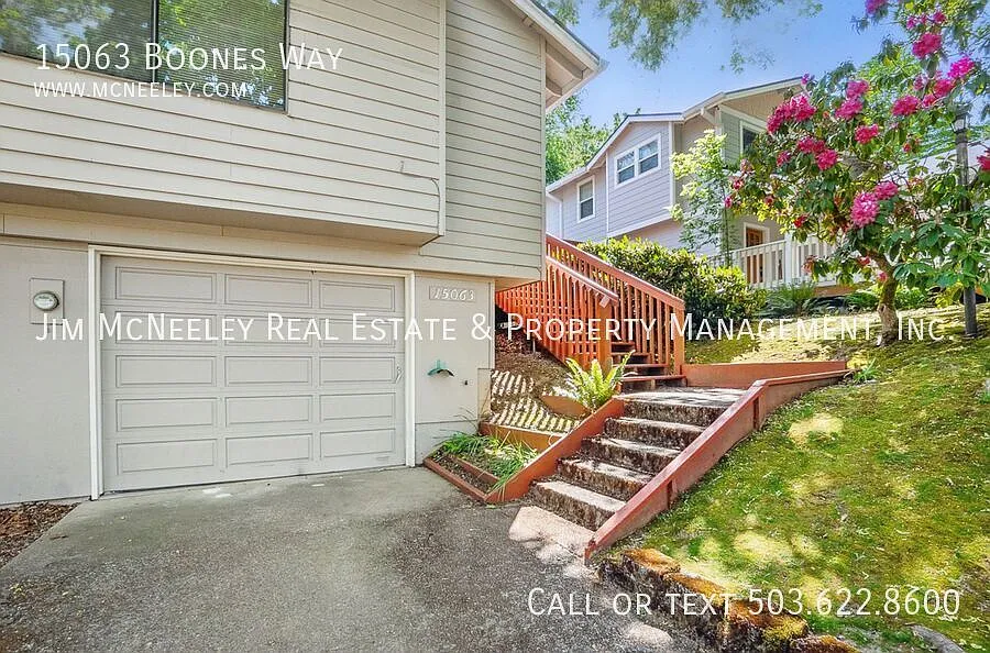 3 bed/ 2 bath Duplex in Lake Oswego w/ Attached Garage and Yard — Photo 4