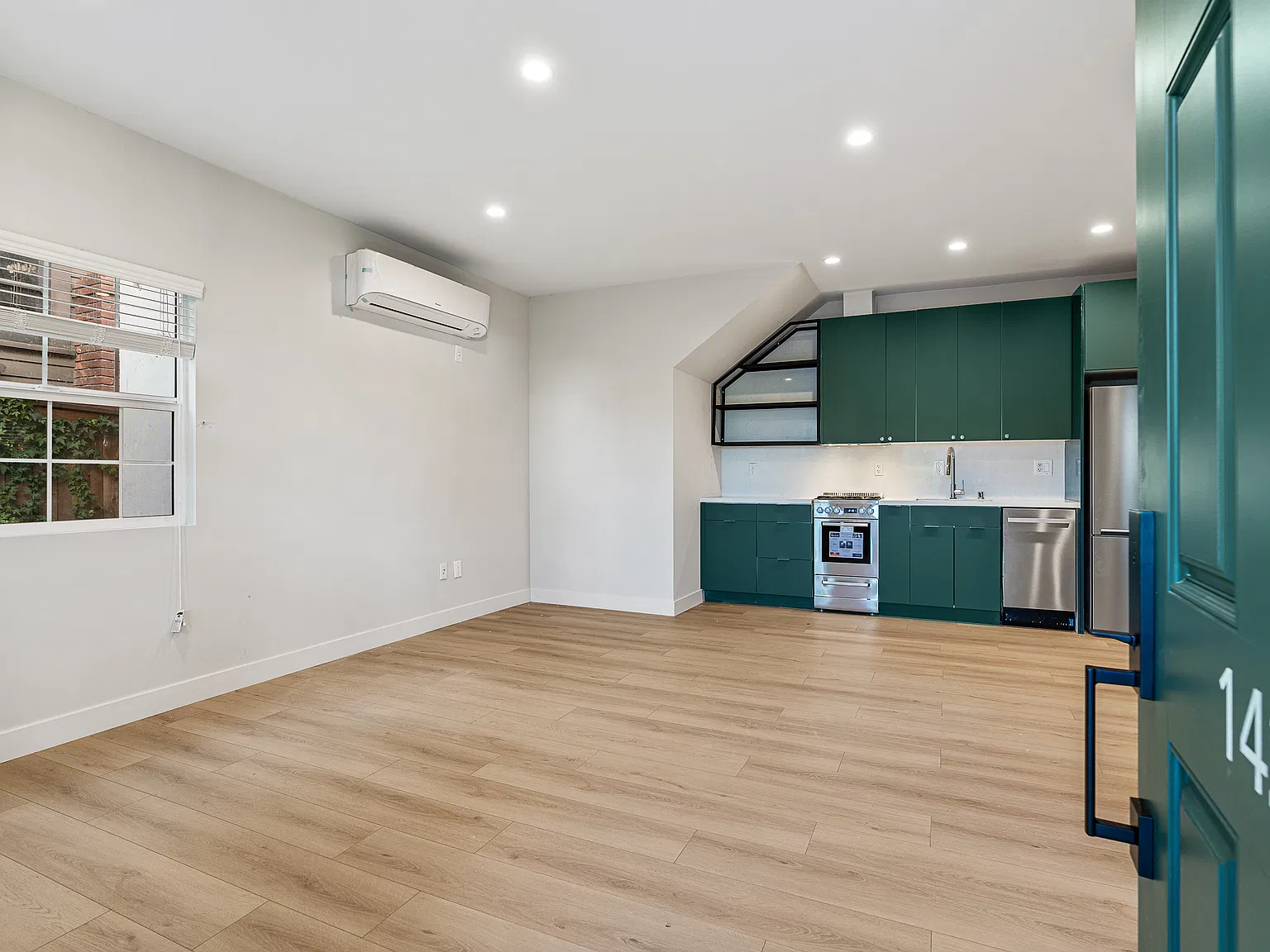2 bed, 600 sqft, $3,450 — Photo 3