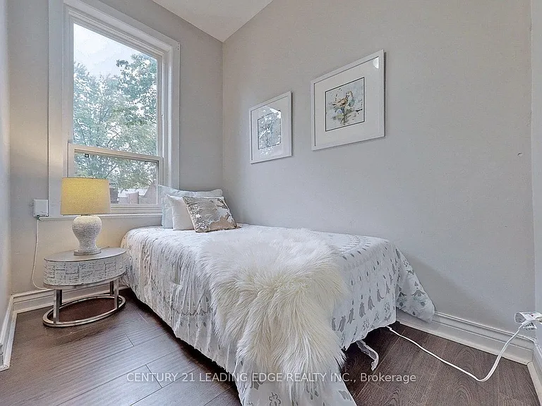 233 Borden St #UPPER LEVEL — Photo 9
