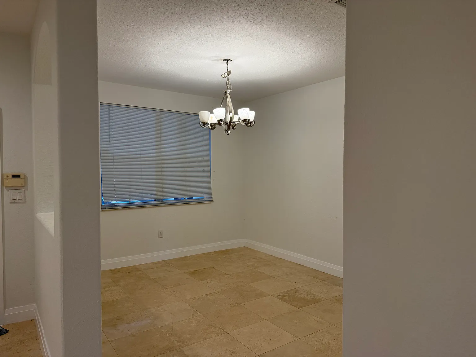 3 bed, 2.5 bath, 4700 sqft, $3,770 — Photo 2