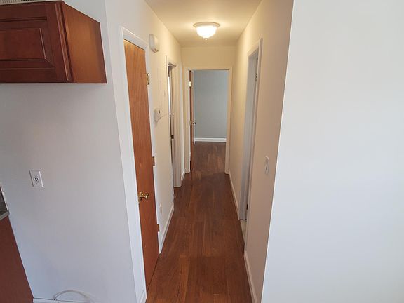 3rd image of 2104 Victory Blvd Floor 1