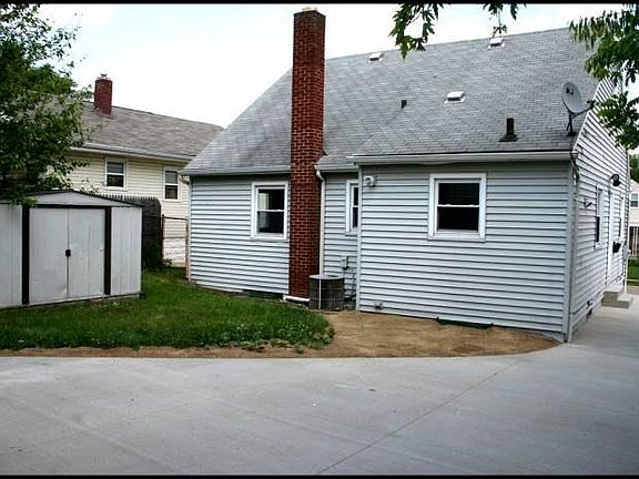 2nd image of 482 Lamont Ave