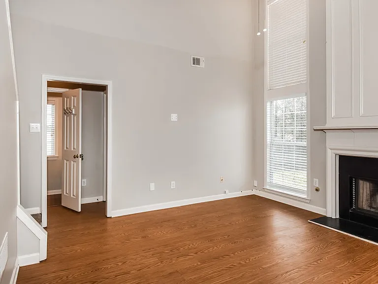 135 Wallnut Hall Cir — Photo 4