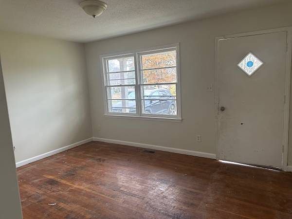 2nd image of 114 Kennedy St