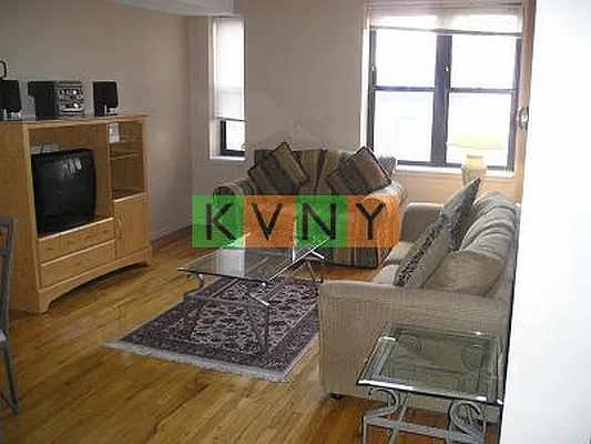 Rented by KVNY Soho | media 8