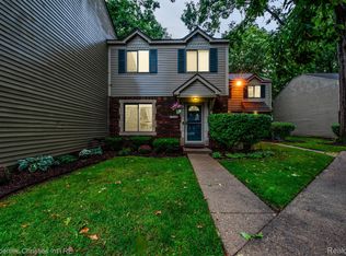 1558 Streamwood Ct, Rochester, MI 48309
