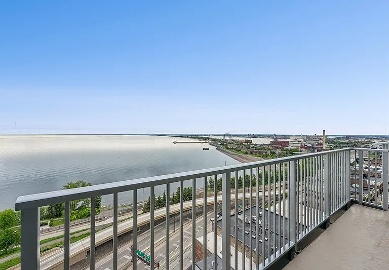 The Lakeview Residences at 333 — Photo 6