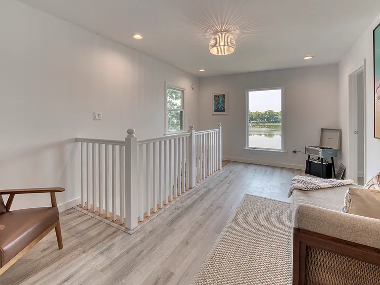 32 S Midway Rd — Photo 18
