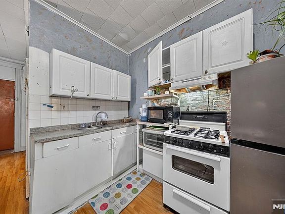5th image of 604 21st Street