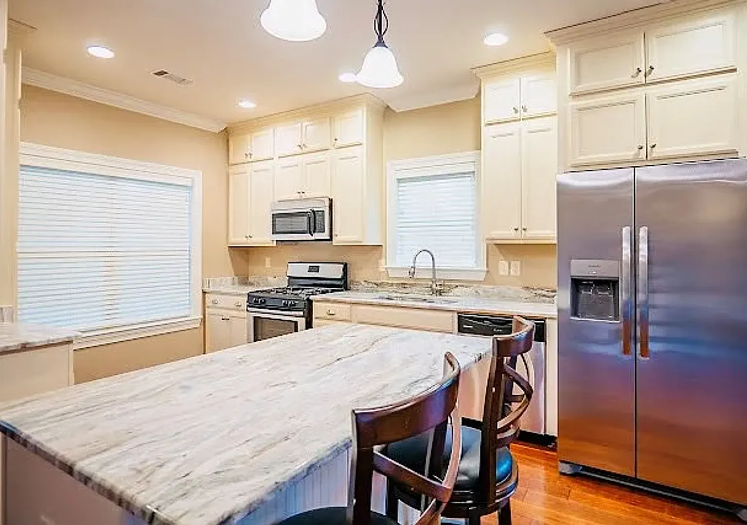 4 Bed/3.5 Bath — Photo 4
